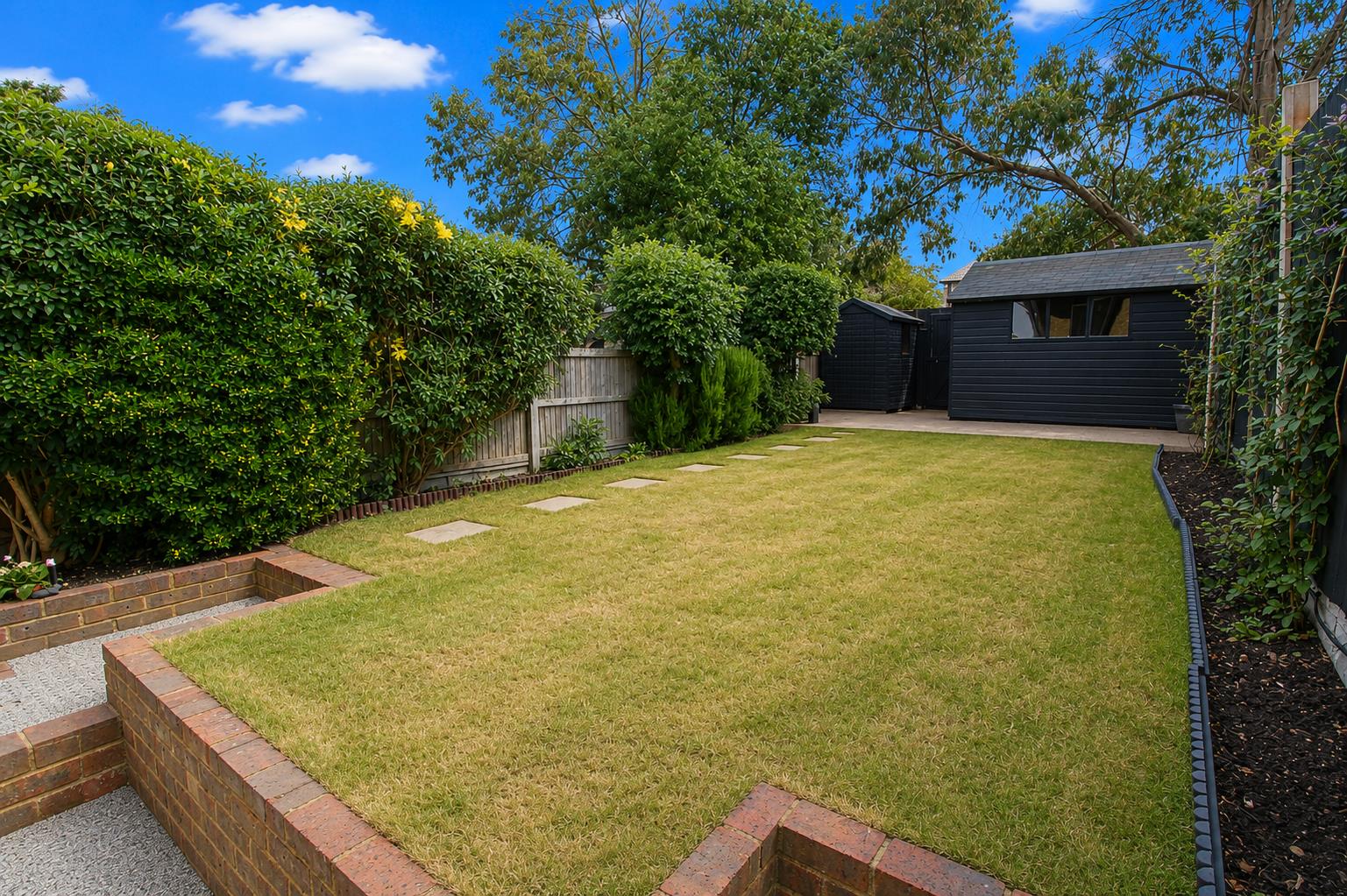 4 bed property in The Crescent, Sutton